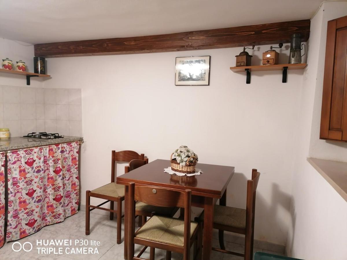 La Casa Di Luisa Apartment Santu Lussurgiu Bagian luar foto